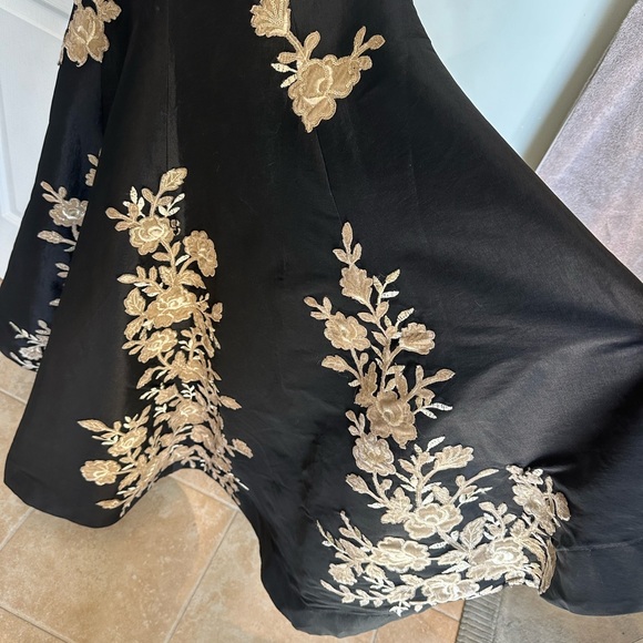 Jovani size 6 off the shoulder embellished gown - Picture 7 of 8